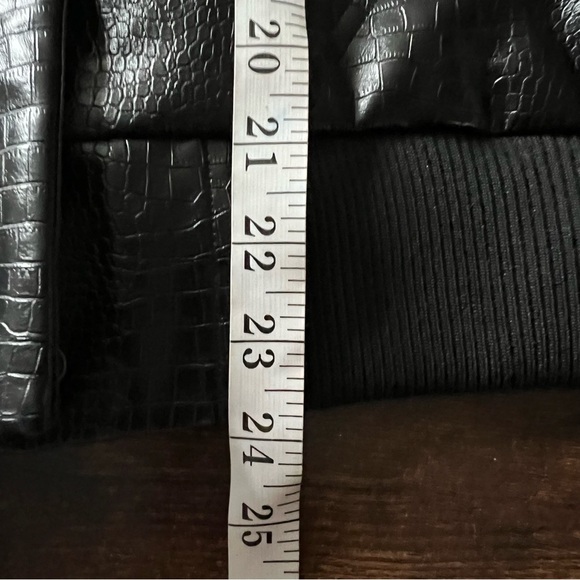 Revolve Superdown Black x bridget katrina oversized jacket SZ Large Faux Leather - Picture 15 of 15